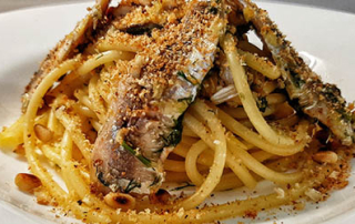 Piatto di pasta con le sarde